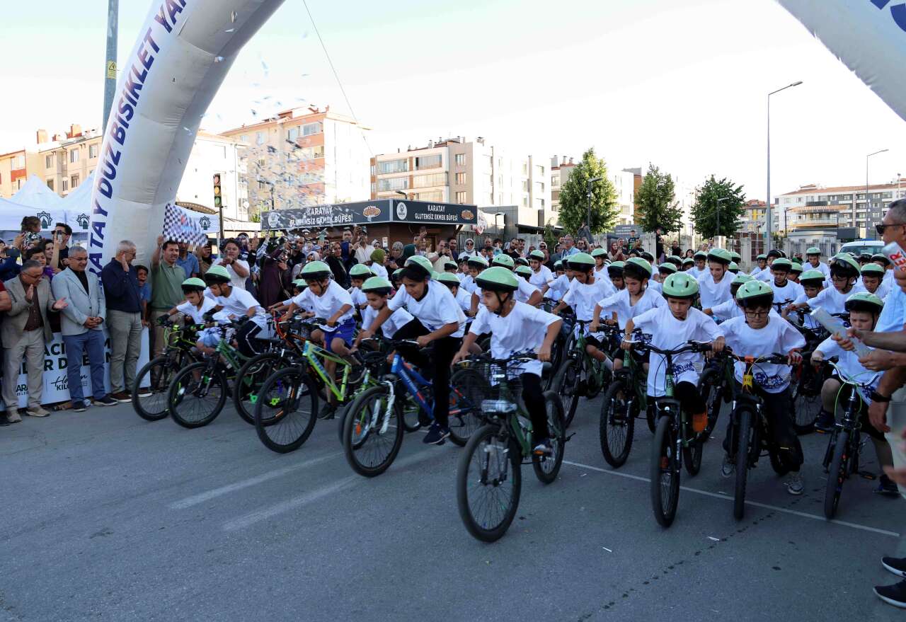 Karatay'da 9. Düz Bisiklet Yarışı büyük heyecana sahne oldu 12